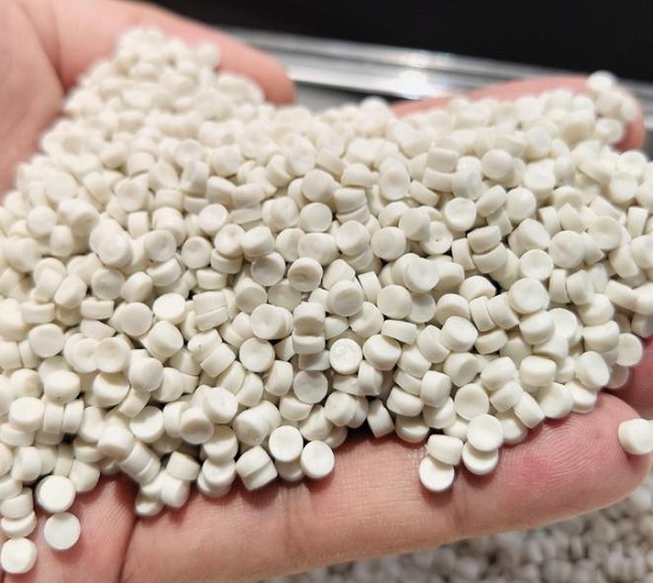 塑料泛黃有救嗎？揭秘造粒增白劑的真實效用